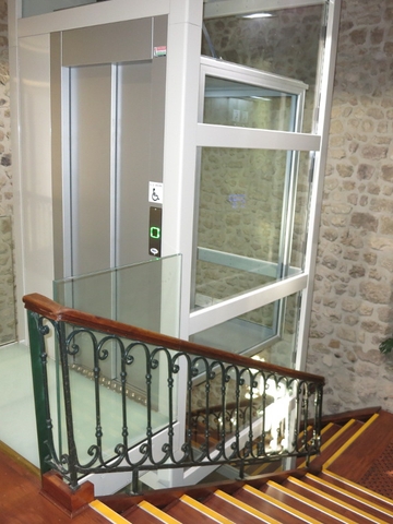 Vertikalaufzug innen ohne Schacht